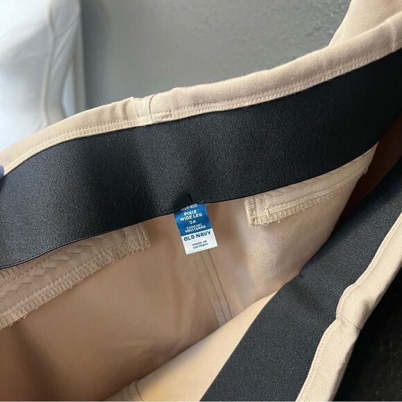 Old Navy High-Waisted Pull-On Pixie Wide-Leg Pants - Picture 11 of 14